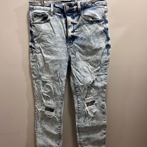 Buckle Jeans- mom jeans. Worn 2 times. No flaws. High waisted